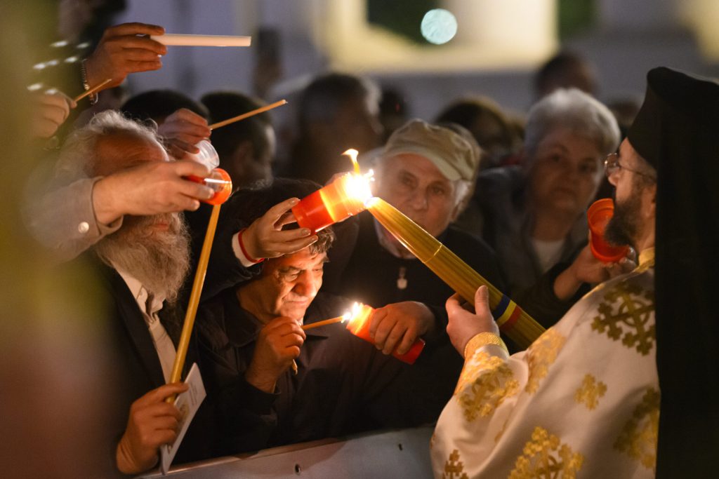 Slujba de Înviere la Patriarhie: Mii de credincioși celebrează Paștele