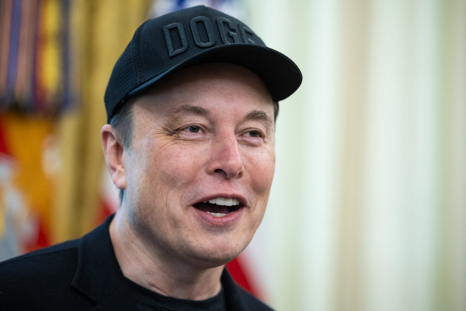 Neuralink, progrese majore în neurotehnologie: cipul care redă vorbirea Compania Neuralink, fondată de Elon Musk, a înregistrat progrese semnificative în domeniul neurotehnologiei, reușind să redea capacitatea de vorbire unui pacient diagnosticat cu scleroză laterală amiotrofică (SLA)