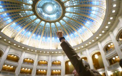 Pace strânge semnături pentru moțiune. Opoziția, DIVIZATĂ înaintea votului