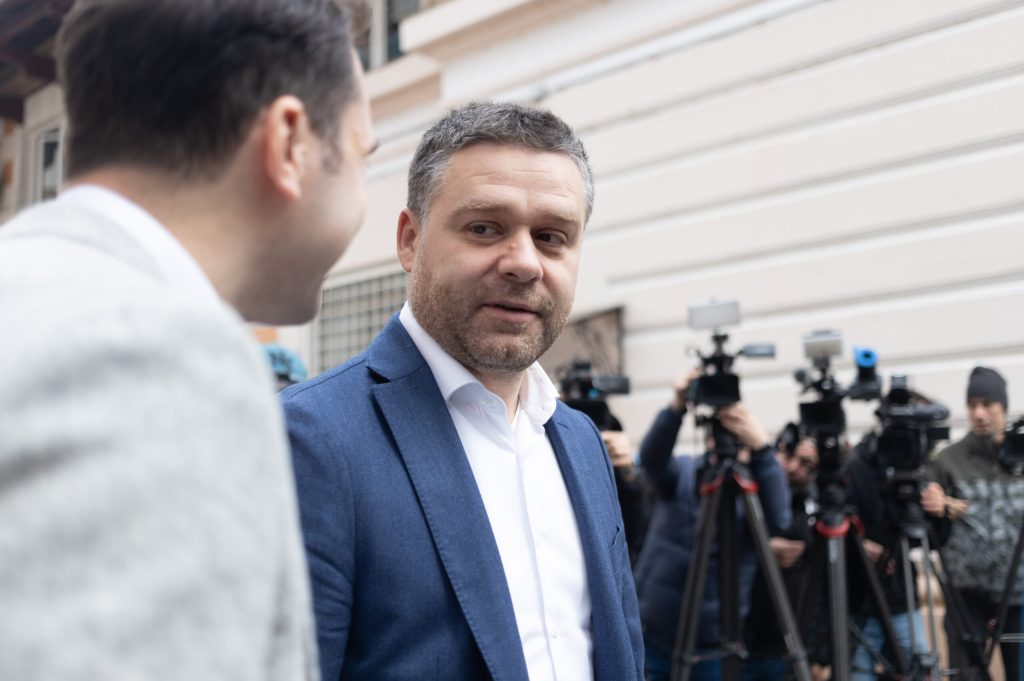 PNL sfidează PSD: Schimbarea premierului, un joc periculos?