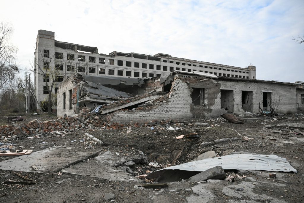 Rusia, sub asediu: Un nou val de atacuri cu drone lovește teritoriul Autoritățile ruse au raportat un nou val de atacuri aeriene atribuite Ucrainei, marcând o escaladare a tensiunilor în conflictul din regiune