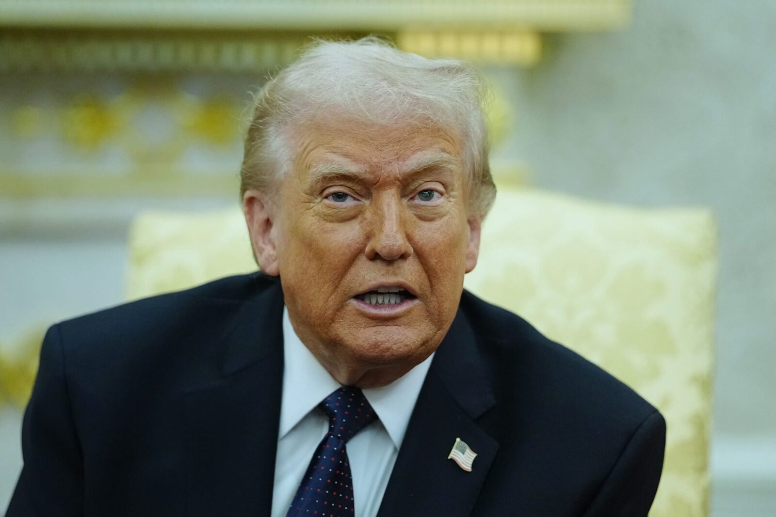 Trump amenință: China, pedepsită drastic dacă sprijină militar Iranul