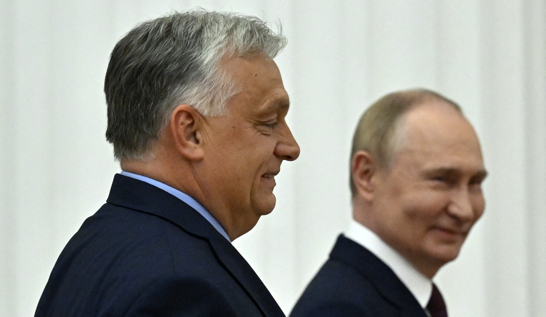 Tentativele premierului Ungariei, Viktor Orbán, de a apropia țara sa de Rusia, atât din punct de vedere economic, cât și politic, alimentează tensiunile interne și sunt intens exploatate de opoziție înaintea alegerilor de duminică