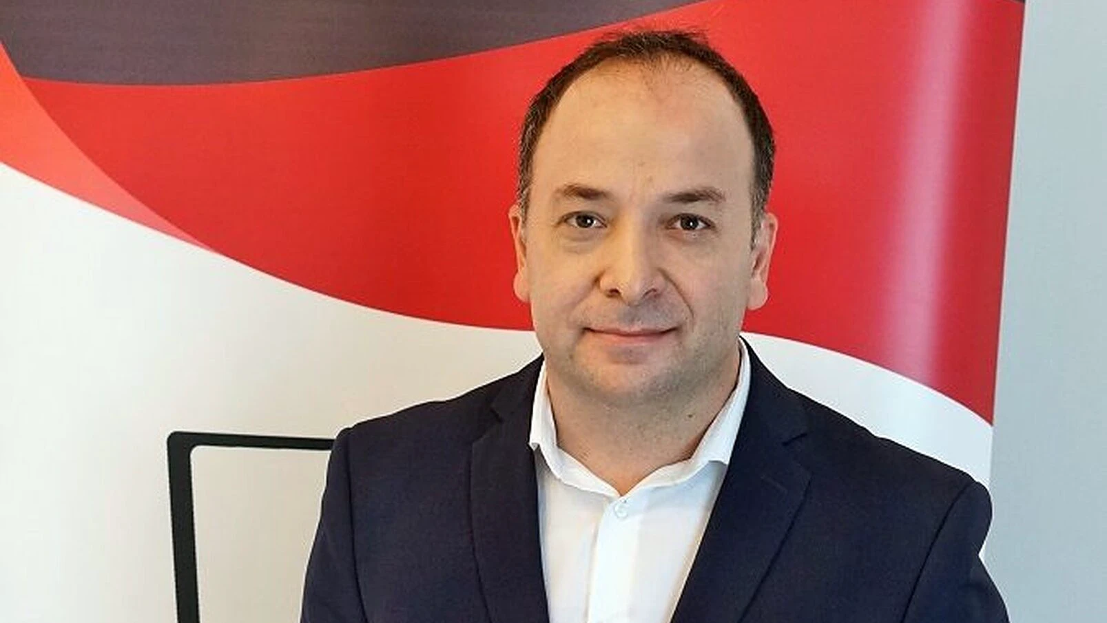 Acciza la motorină s-a diminuat, dar prețul la pompă riscă să crească din nou Ordonanța de urgență care prevede reducerea accizei la motorină a intrat în vigoare, iar efectul imediat a fost o scădere a prețului la pompă cu aproximativ 36 de bani pe litru, incluzând TVA