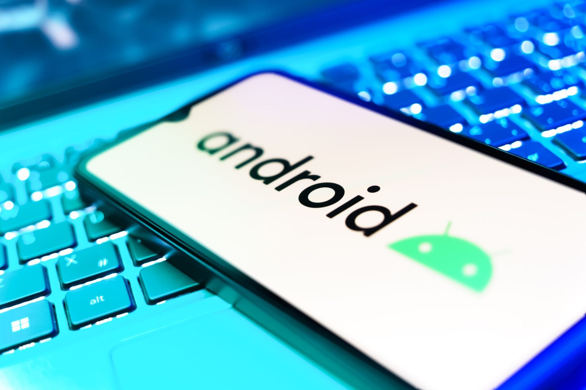 Peste 2,3 milioane de dispozitive Android au fost infectate cu aplicații malițioase descărcate din Google Play, în cadrul unei campanii de proporții denumită NoVoice