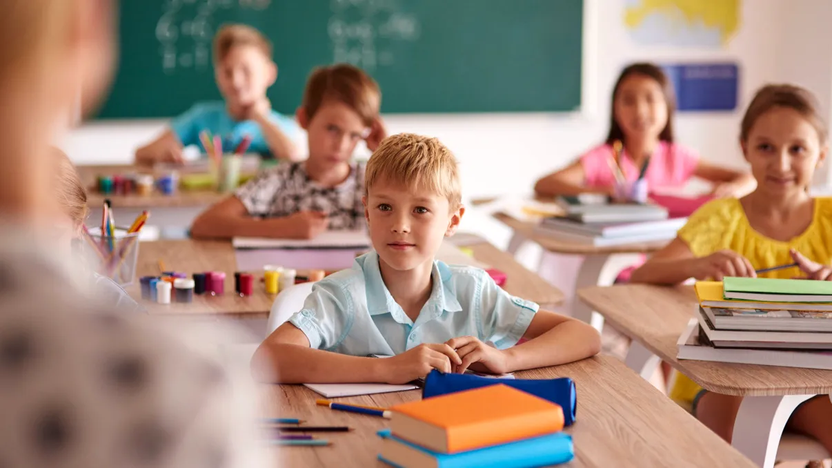 Începe înscrierile la clasa pregătitoare pentru anul școlar 2026-2027 Părinții copiilor cu vârsta de șase ani împliniți până la 31 august 2026 pot începe înscrierile la clasa pregătitoare