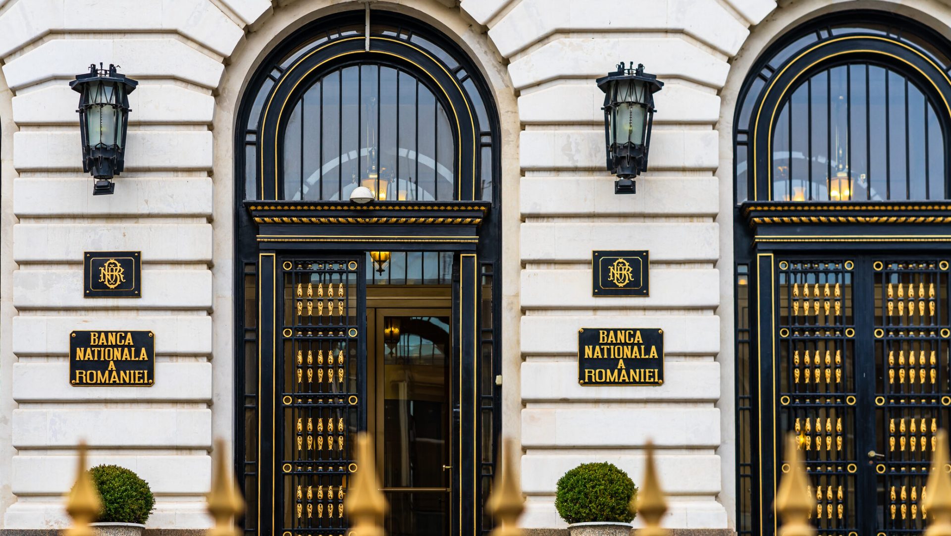 Banca Națională a României (BNR) a decis menținerea dobânzii-cheie la 6,5%, România continuând să aibă cea mai restrictivă politică monetară din Uniunea Europeană