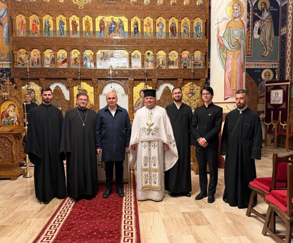 Ilie Bolojan, la Sînmartin, în noaptea de Înviere. Premierul, printre credincioși, la slujba de Paște