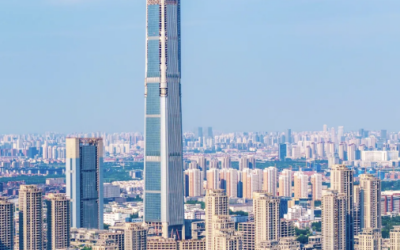 China: Zgârie-norul colosal, așteptat 18 ani, e gata de inaugurare