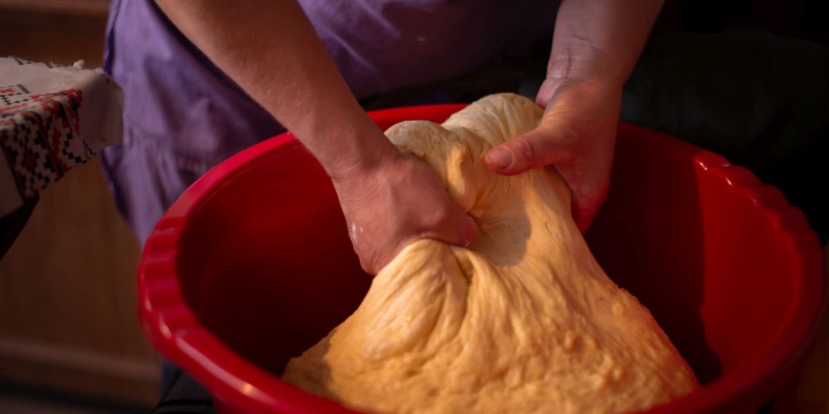 Cât timp la dospit? Secretul cozonacului pufos, care se desface fâșii