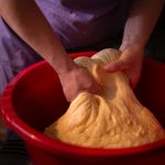 Cât timp la dospit? Secretul cozonacului pufos, care se desface fâșii