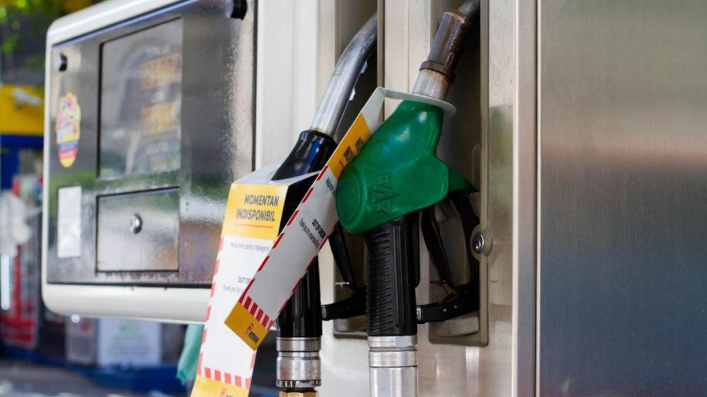 Prețurile la carburanți vor rămâne ridicate, avertizează ministrul Energiei Prețurile la carburanți vor continua să fie mari, în ciuda măsurilor luate, a declarat ministrul Energiei