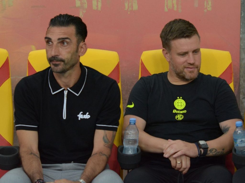 Charalambous, tot mai aproape de revenire! Unde a fost surprins fostul antrenor de la FCSB și ce se întâmplă cu Pintilii