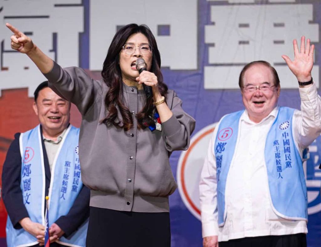 Șefa opoziției din Taiwan, Cheng Li-wun, a plecat într-o vizită în China, miercuri, angajându-se să se inspire din viziunea fondatorului partidului său, Sun Yat-sen, în căutarea reconcilierii cu Beijingul