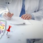 Concediu medical, imagine ilustrativă. Foto: Dreamstime, Shutterstock. Colaj: Ion Mateș / HotNews