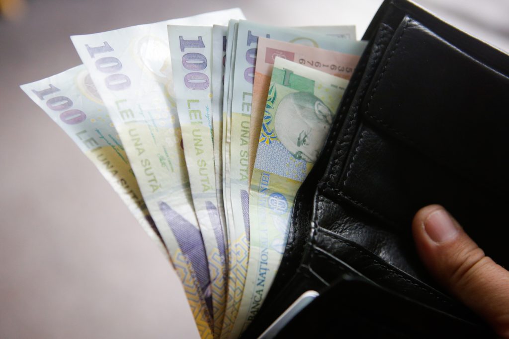 FMI taie din avansul economic al României: Prognoze de doar 0,7% în acest an