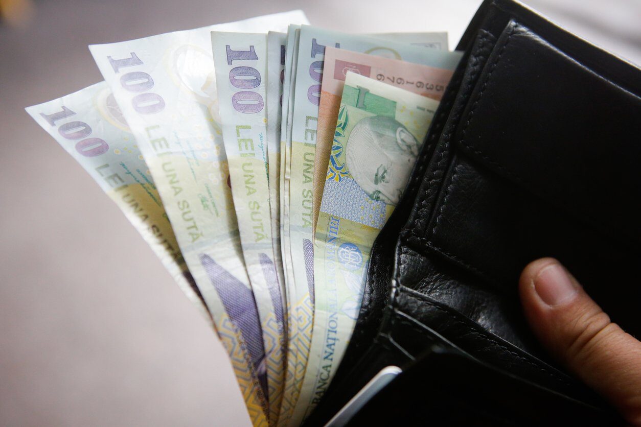 FMI taie din avansul economic al României: Prognoze de doar 0,7% în acest an