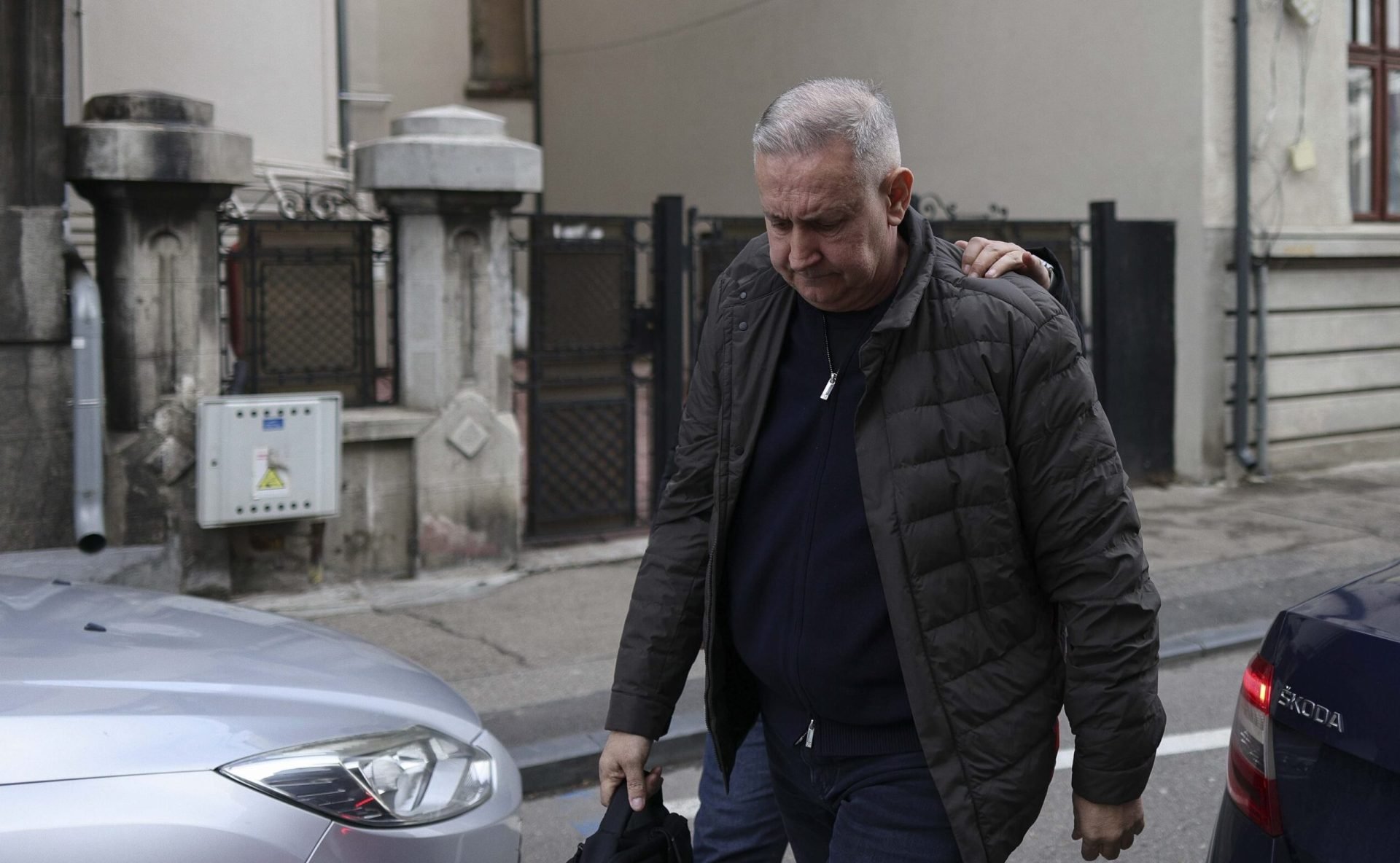 Directorul ARR, Cristian Anton, Reținut în Dosarul de Corupție: DNA Deține Probe Solide Procurorii Direcției Naționale Anticorupție (DNA) au strâns probe consistente în dosarul de corupție în care este implicat Cristian Anton, directorul Autorității Rutiere Române (ARR)