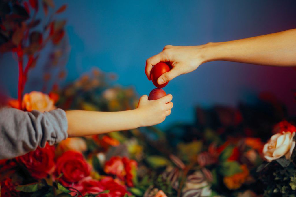 De ce ciocnim ouă roșii de Paște: Ce simbolizează acest obicei străvechi