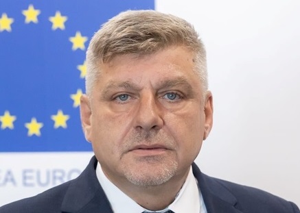 Director MIPE, la pușcărie: Cereșe procente din salariile angajaților!