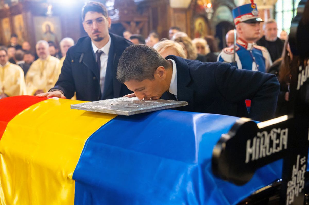Imagini copleșitoare de la slujba înmormântării lui Mircea Lucescu » Mulțumim pentru tot, maestre!