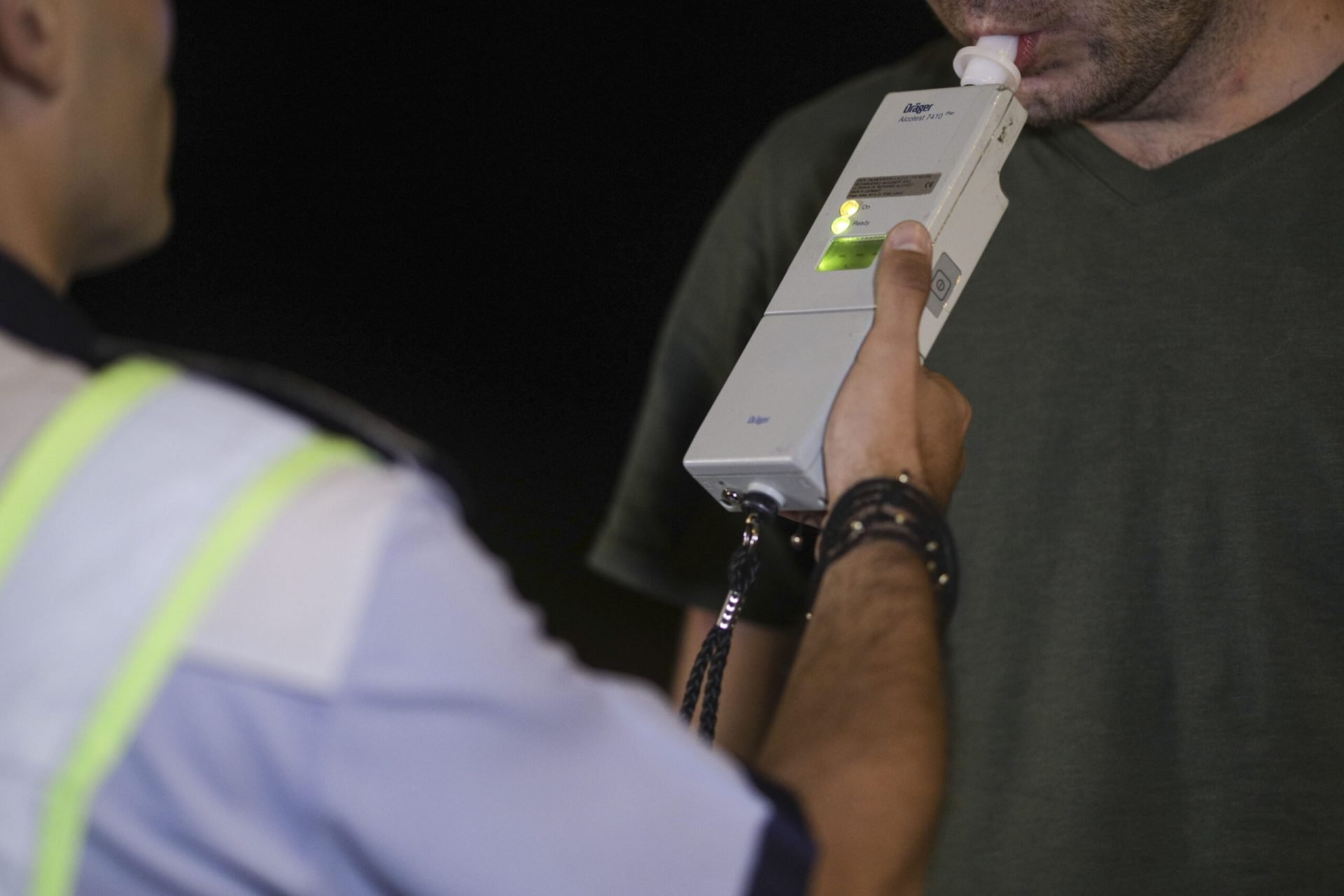 Șoferii bucureșteni, ținta controalelor de weekend: zeci de amenzi și permise reținute Brigada Rutieră a aplicat amenzi în valoare de 24.100 de lei șoferilor din Capitală, în noaptea de sâmbătă spre duminică, 4 spre 5 mai