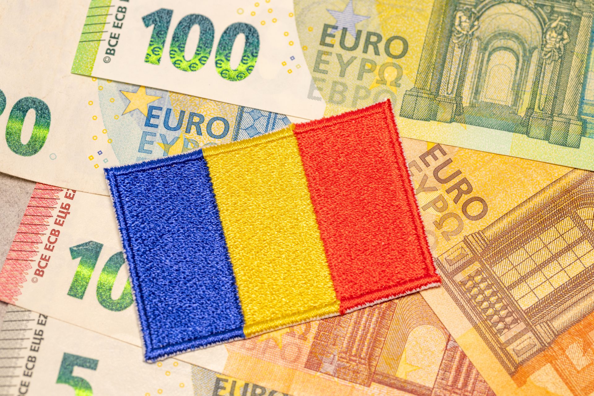Avertisment: IMM-urile românești riscă să piardă fonduri europene importante Secretarul general al Guvernului, Ștefan Radu Oprea, a tras un semnal de alarmă vineri cu privire la accesul firmelor mici și mijlocii (IMM-uri) din România la fondurile europene în perioada de programare financiară 2028-2034