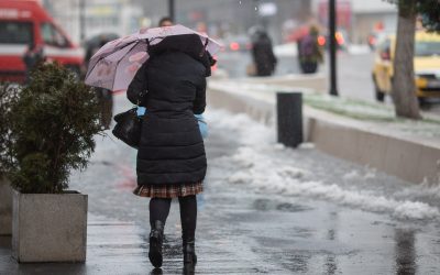 Vremea rea lovește România: Vânt puternic și ninsoare la munte