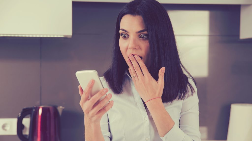 Atenție, români: Ce date de pe mobil vă pot lăsa fără bani în România!