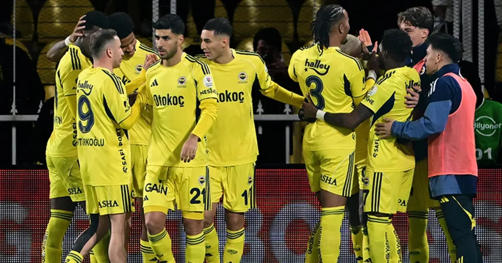 Fenerbahçe yarı final için sahada. Konyaspor maçı 11'leri belli oldu