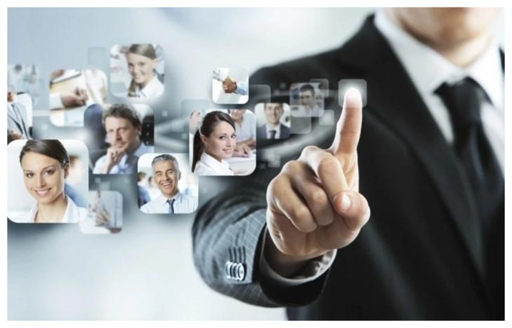 EJobs: Sondajul arată ce fac românii cu inteligența artificială la muncă