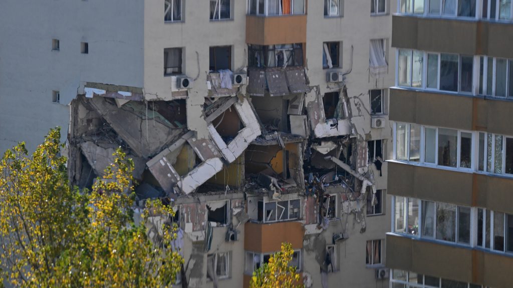 Locatarii, la șase luni de la explozie: Vrem înapoi bunurile! Protest în stradă