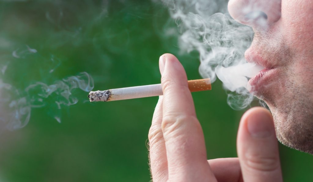 Fumatul, inamicul ascuns: Demența și legătura șocantă cu nicotina