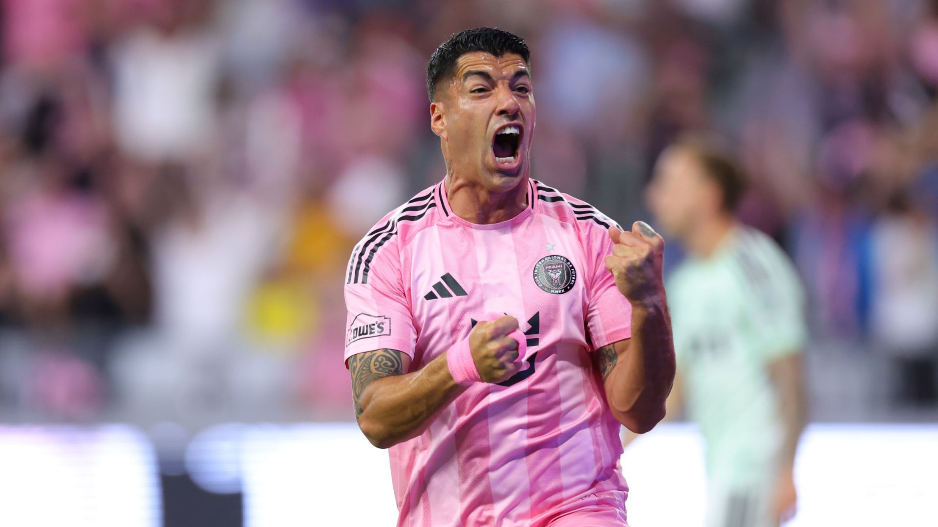Remiză dramatică pentru Inter MIAMI la debutul pe noul stadion, salvată de LUIS SUAREZ În prima lor apariție pe noul stadion, echipa Inter MIAMI a obținut doar un egal, scor 2-2, împotriva celor de la AUSTIN FC, într-un meci plin de dramatism