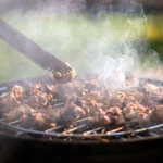 Grătare interzise în curte: Amenzi de până la 5.000 de lei pentru români!