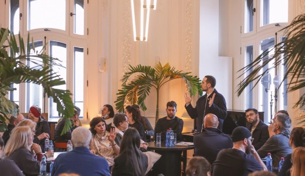 Locuitorii din zona Amzei se mobilizează pentru a contracara planurile de „regenerare urbană” Bucureștenii din zona Amzei, alături de antreprenori, arhitecți și proprietari, s-au reunit pentru a discuta viitorul cartierului