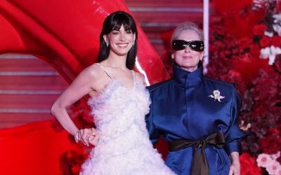 Anne Hathaway & Meryl Streep’s Red Carpet Looks Are Full of 'Devil'-ish Easter Eggs
