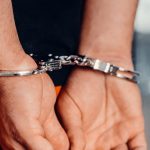 HÂRȘOVA: Doi bărbați au fost reținuți, fiind bănuiți de distrugere, violare de domiciliu și lovire - Știri Constanța - Radio Constanța