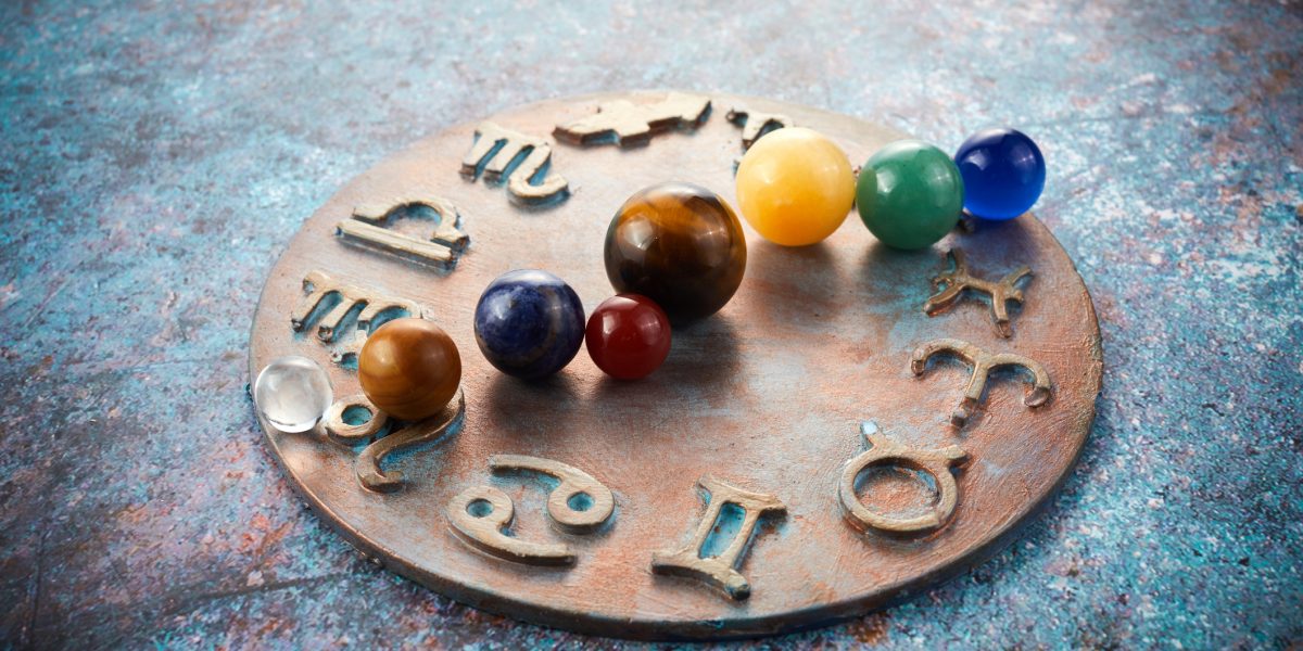 Atenție la portofel: Zodia care dă bani pe fereastră. Prietenii, pericol public