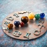 Atenție la portofel: Zodia care dă bani pe fereastră. Prietenii, pericol public