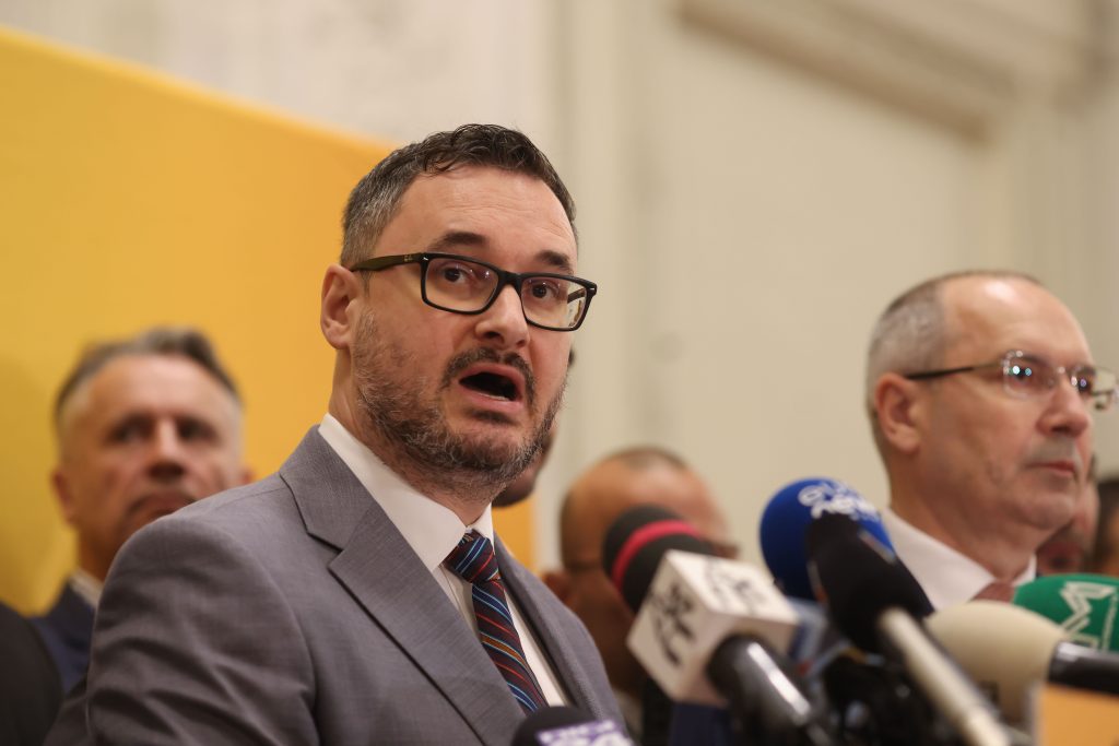 AUR vs. Tanasă: Scandal monstru în Parlament. „Mi-am dat viața pentru partidul ăsta!”