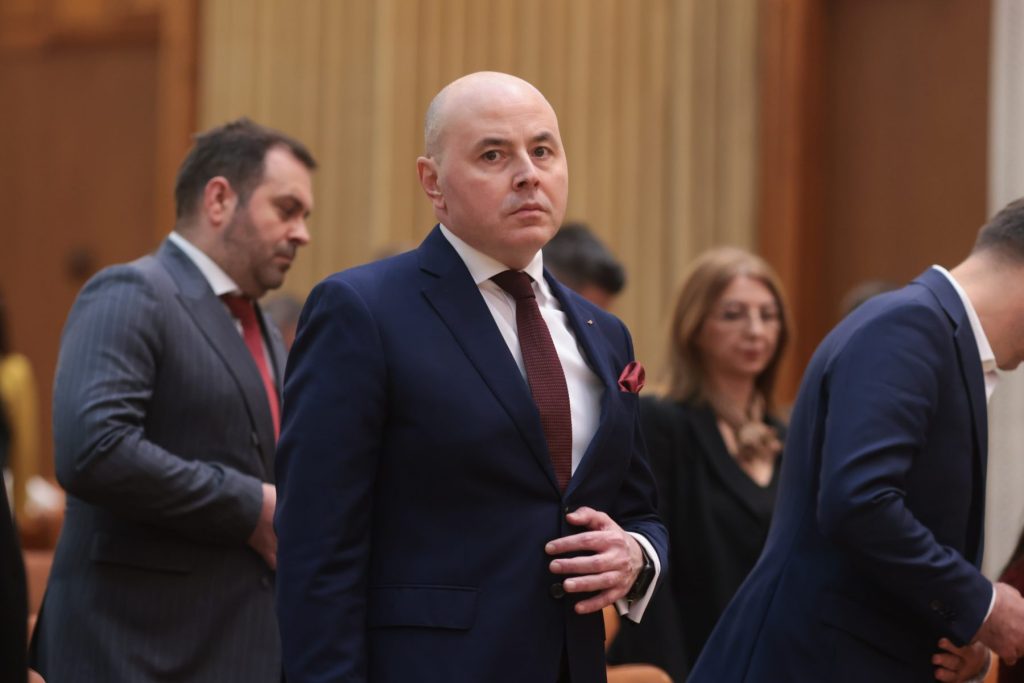 Lider PNL apără Guvernul pe listări la bursă și atacă PSD