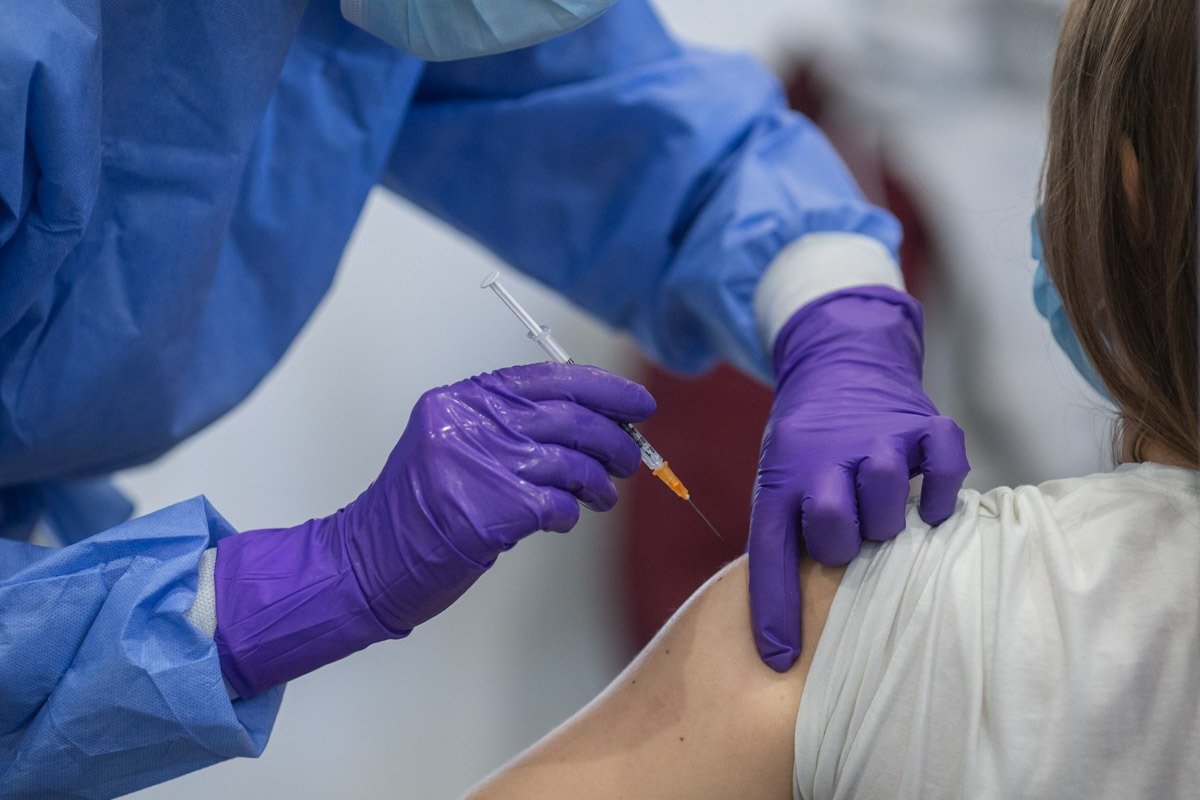 Guvernul va negocia eșalonarea plății datoriilor către Pfizer pentru vaccinurile anti-COVID-19 Premierul Ilie Bolojan a anunțat joi, la Europa FM, că Executivul va contacta rapid compania Pfizer pentru a negocia eșalonarea plății unei datorii de 3,5 miliarde de lei