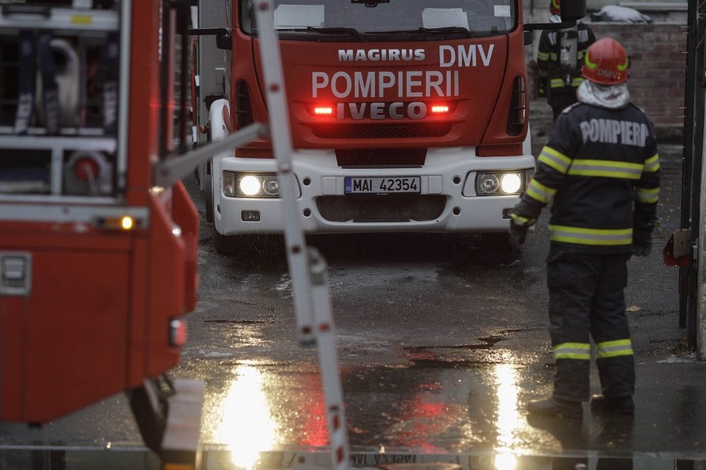 O explozie puternică a zguduit un apartament din sectorul 6 al capitalei, luni, după ce o trotinetă electrică lăsată la încărcat a luat foc