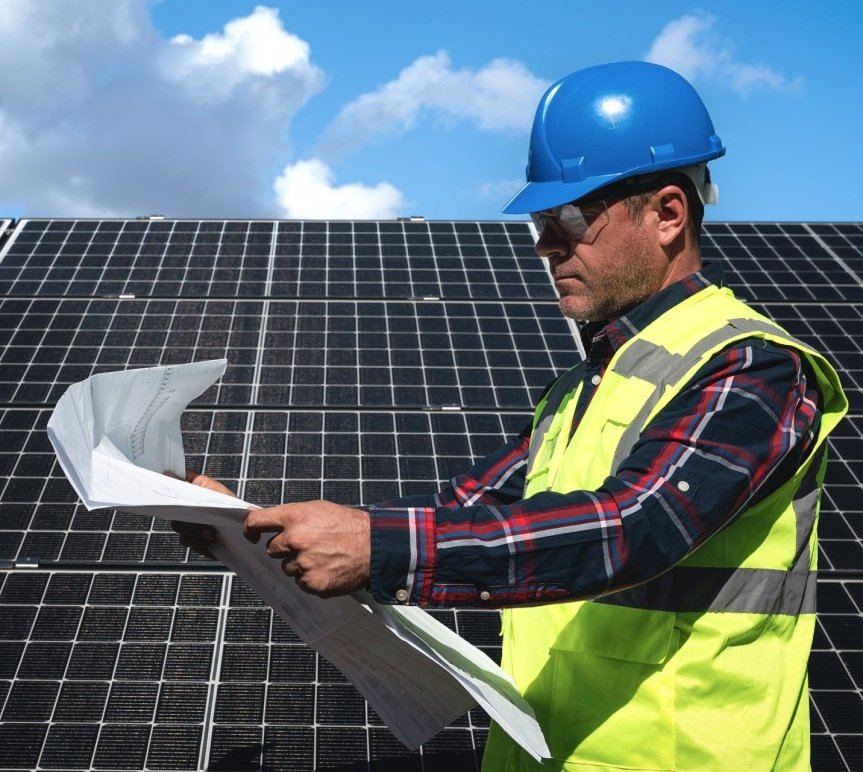 PPC Energie lansează servicii de mentenanță pentru sistemele fotovoltaice destinate companiilor O companie integrată de energie își extinde oferta de soluții avansate dedicate companiilor, prin lansarea serviciilor de mentenanță preventivă și corectivă pentru sistemele fotovoltaice