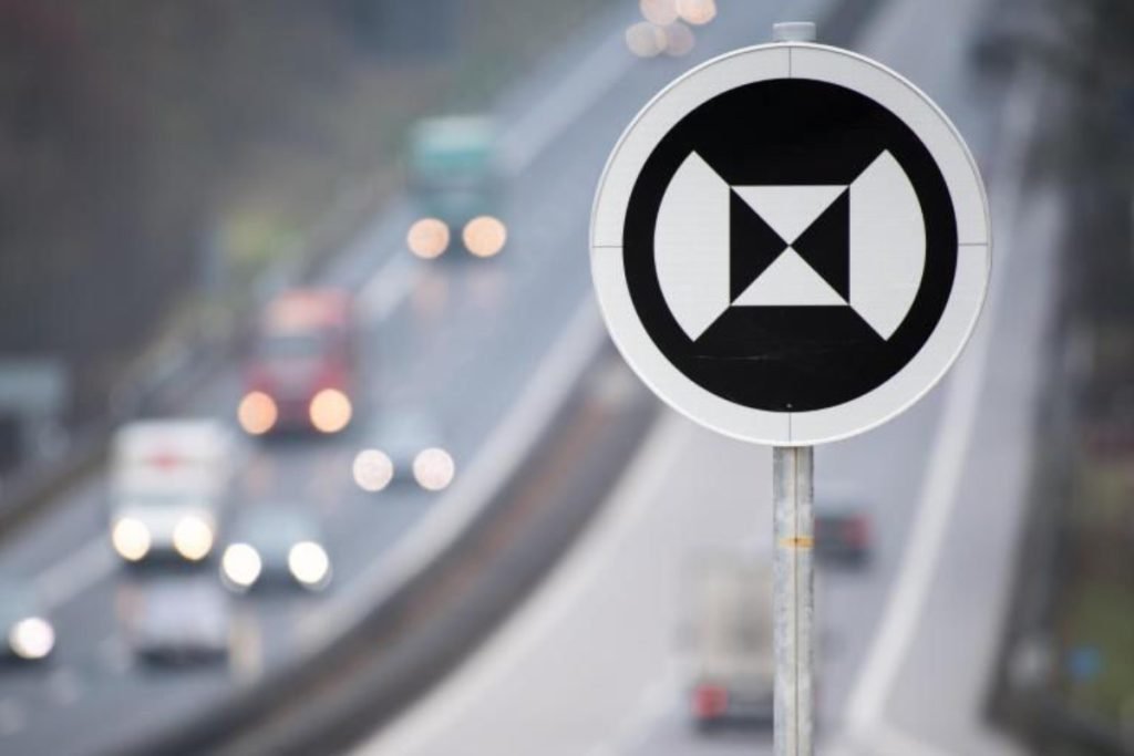 Un indicator rutier misterios a apărut pe un tronson de autostradă din Germania, stârnind curiozitatea șoferilor