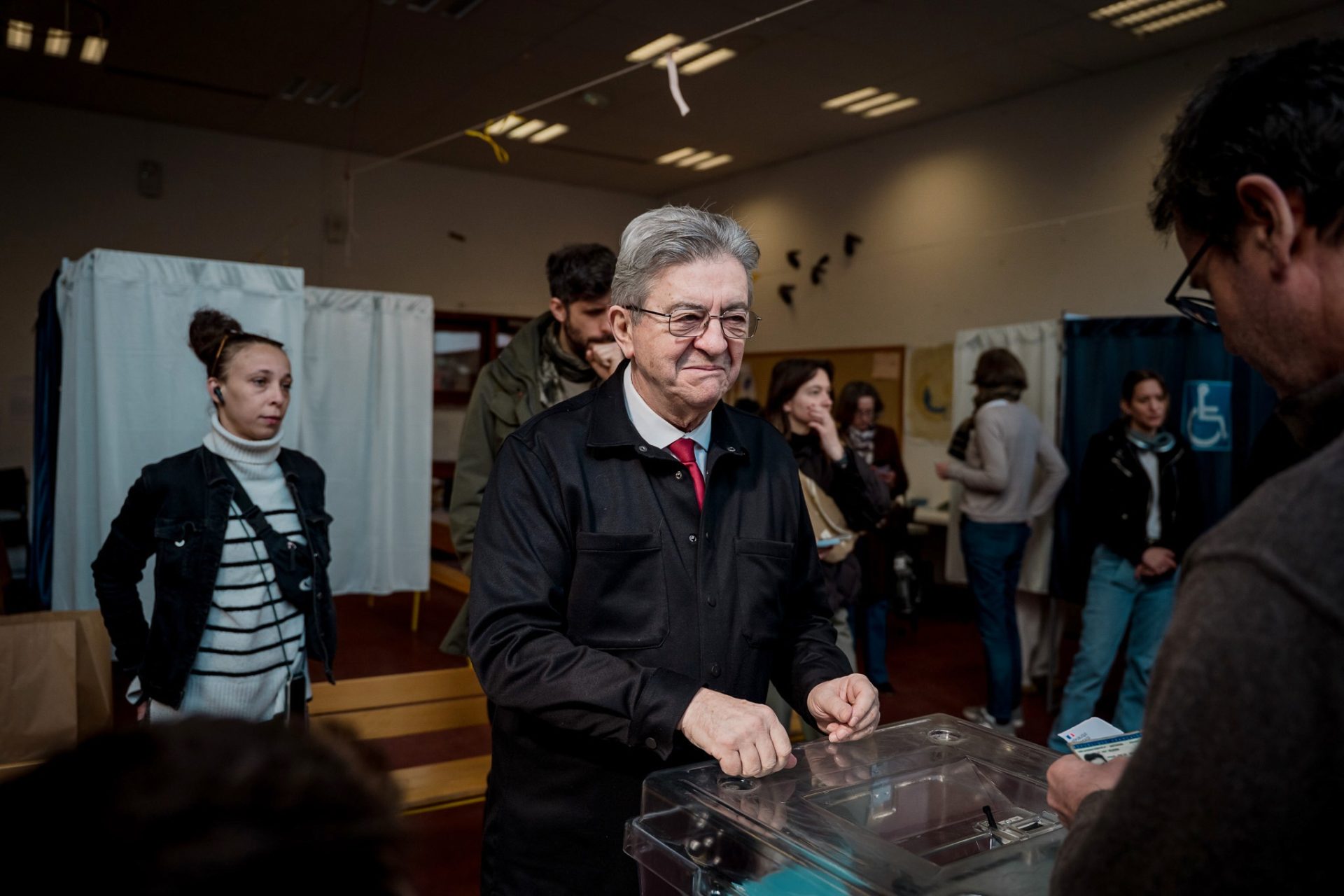 Deputat francez de extremă dreaptă sesizează justiția în legătură cu presupuse finanțări venezuelene către partidul La France Insoumise PARIS – Deputatul francez JULIEN ODOUL, din partea partidului Reunirea Națională (RN), a anunțat că a sesizat justiția în legătură cu posibile finanțări străine, provenind din Venezuela, către partidul de stânga La France Insoumise (LFI)