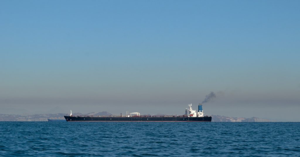 Iranul relaxează accesul în Ormuz: Reacția lui Donald Trump