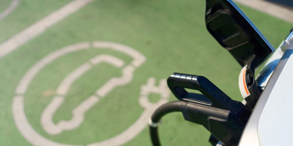 Ministrul Transporturilor a semnat cu SRI, STS și SPP pentru electrice