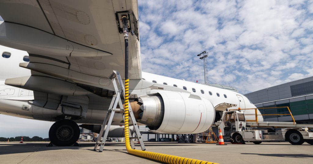 UE ia măsuri pentru combustibilul avioanelor: Criza amenință zborurile?